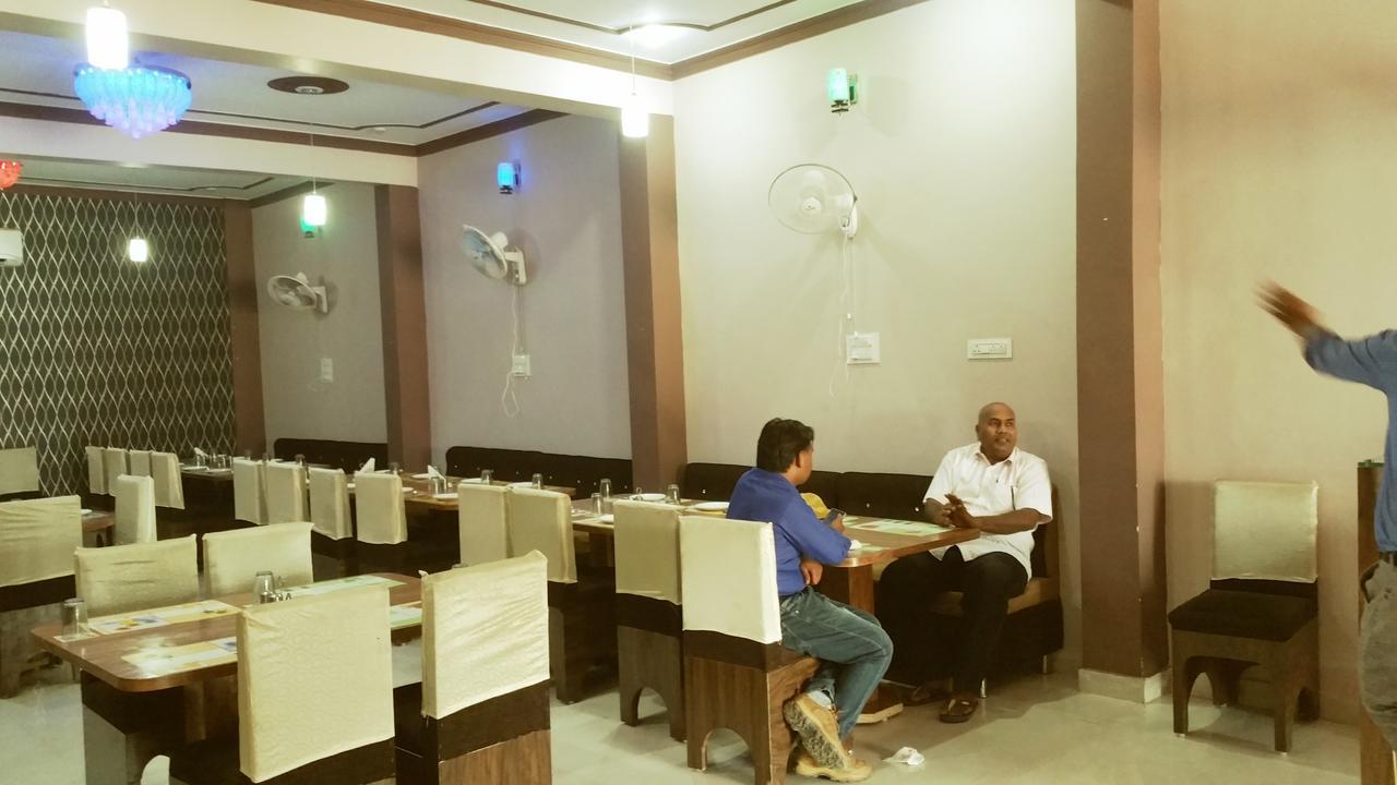 The Royal Hotel Chhatarpur Exterior photo