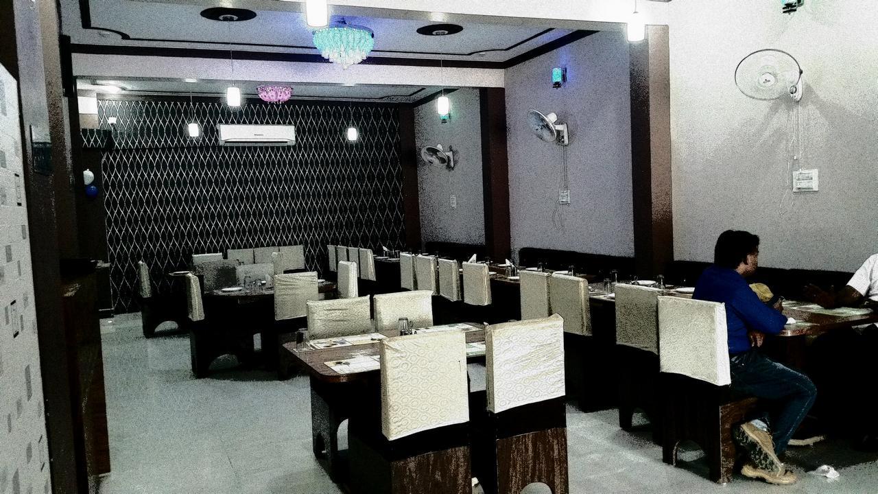 The Royal Hotel Chhatarpur Exterior photo